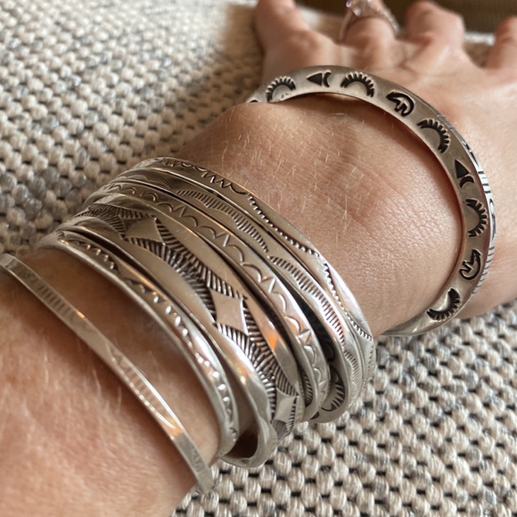 Native American heavy 925 Silver artist stamped cuff 34.1g - Picture 8 of 15